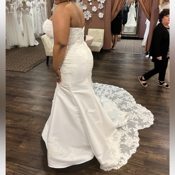 ESSENCE OF AUSTRALIA WEDDING GOWN - NWT - BEST OFFER ACCEPTED - Picture 8 of 12